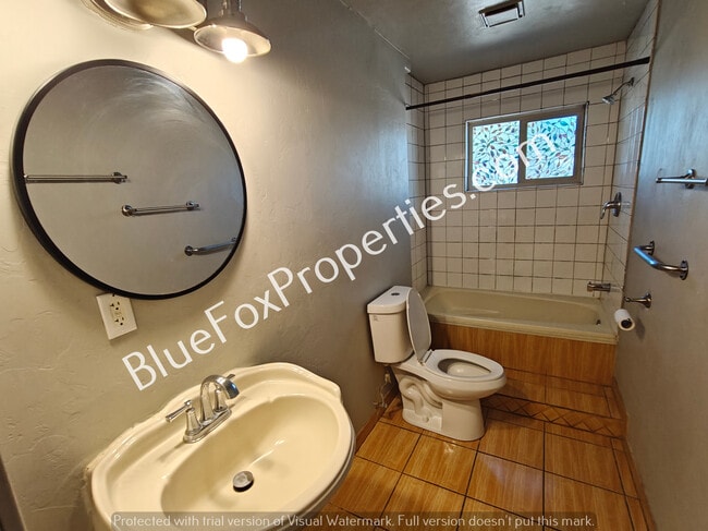 Building Photo - 5952 E 25th St