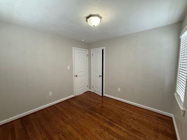 Building Photo - Beautiful Ranch located in Roanoke County