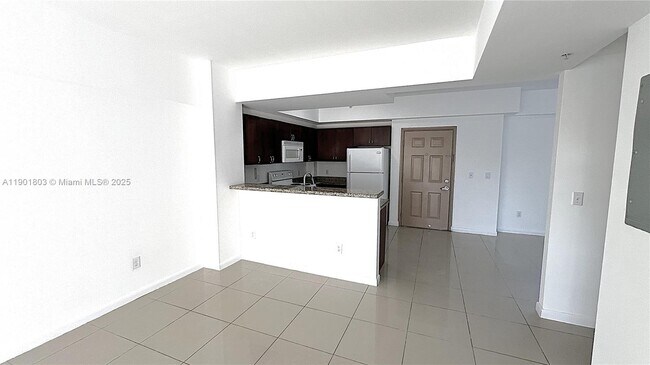 Building Photo - 909 SW 15th Ave