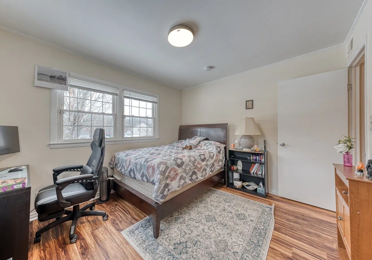 Building Photo - 69 Lynwood Dr