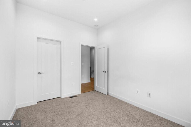 Building Photo - 2532 Elvans Rd SE