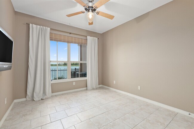 Building Photo - 17 Armand Shore Dr