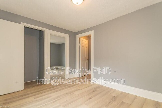 Building Photo - 3724 W 41st St