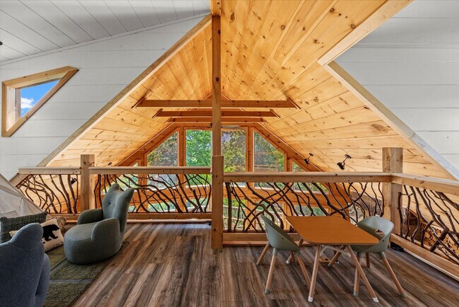 Building Photo - 208 Tunnel Ridge Dr