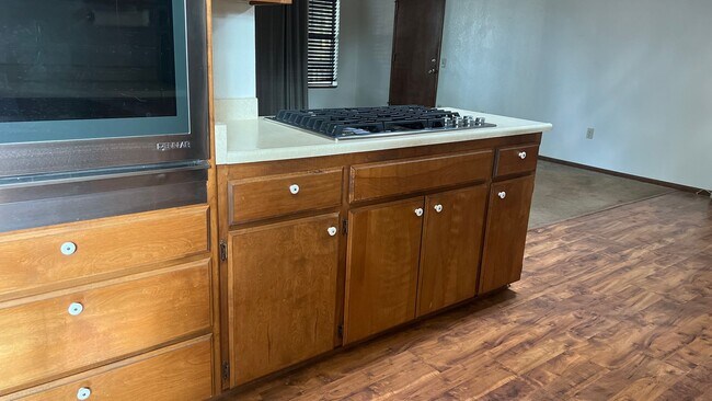Building Photo - Two Bedroom Two bath home with attached Ga...