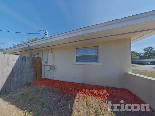 Building Photo - 1440 Overlea St