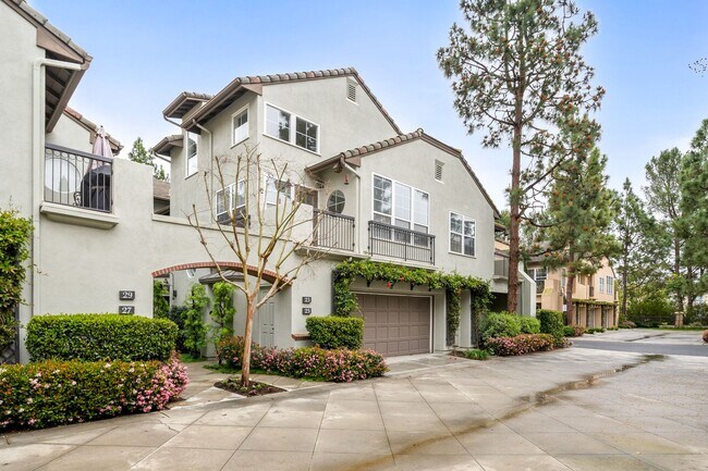 Building Photo - Newport Beach Townhome  for Lease