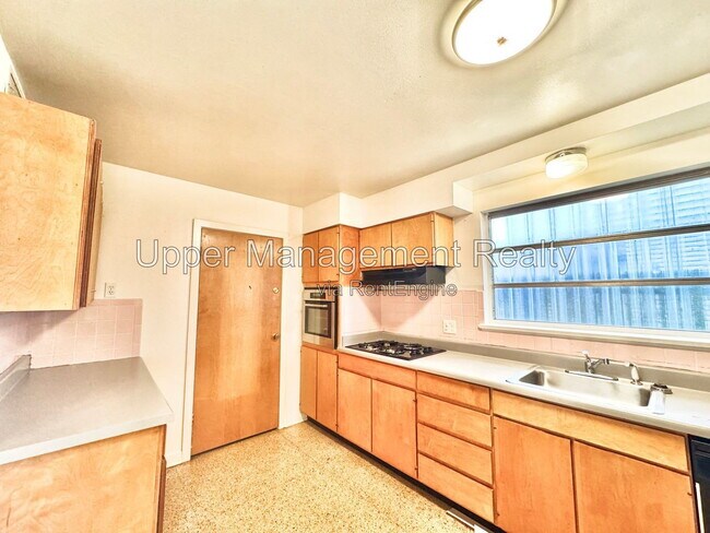 Building Photo - 2655 Hyman Pl