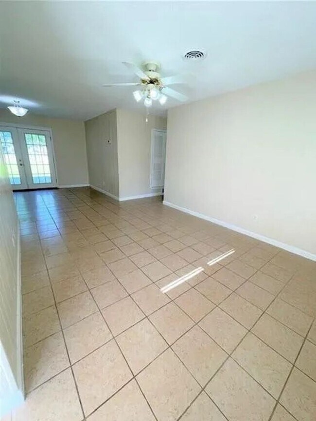 Building Photo - Stylish, Updated, Three Bedroom Home in the heart of Euless