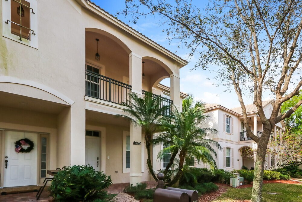 Building Photo - 8054 Murano Cir