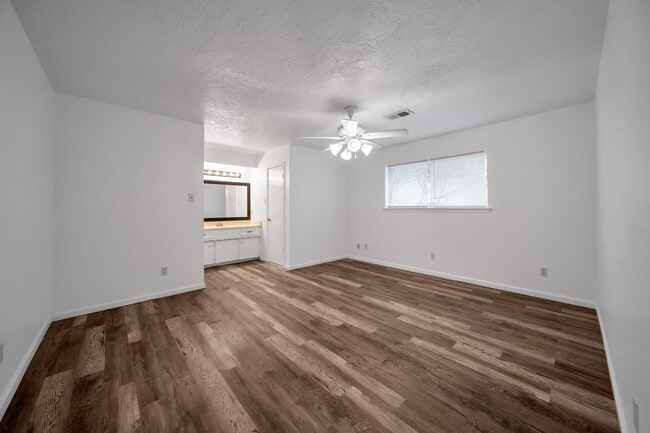 Building Photo - 162 Greenleaf Ln