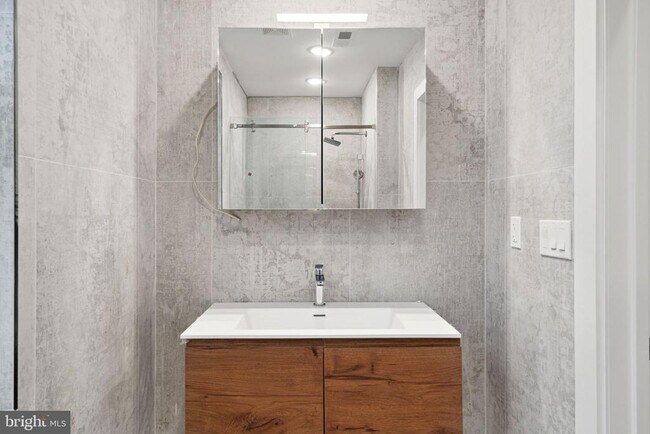 Building Photo - 1822 Chestnut St