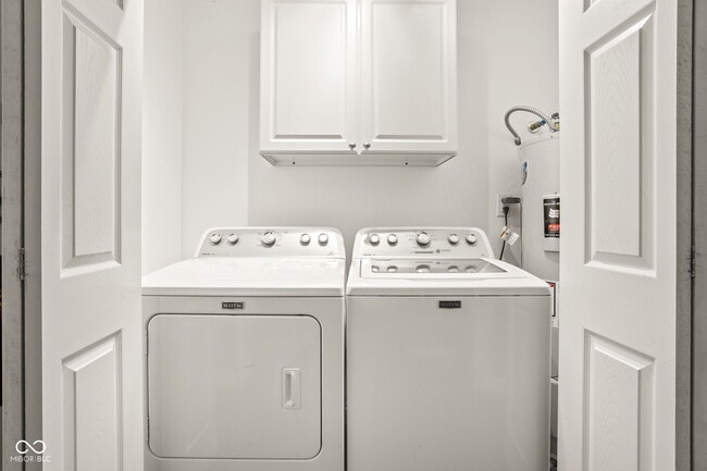 Building Photo - 4530 Village Ct