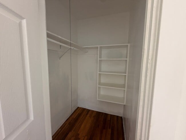 Building Photo - Bright and charming 2 Bedroom / 1 Bathroom home with tons of natural light and plenty of outdoor ...