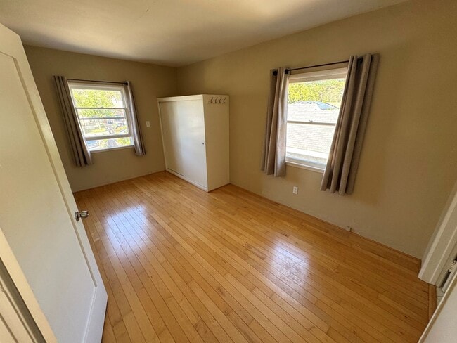 Building Photo - Charming 1 Bedroom Apartment in West Ventura – All Utilities Included!