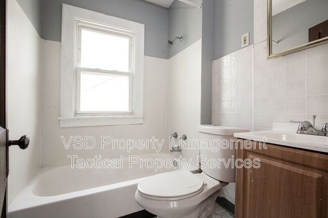 Building Photo - 4024 E 143rd St