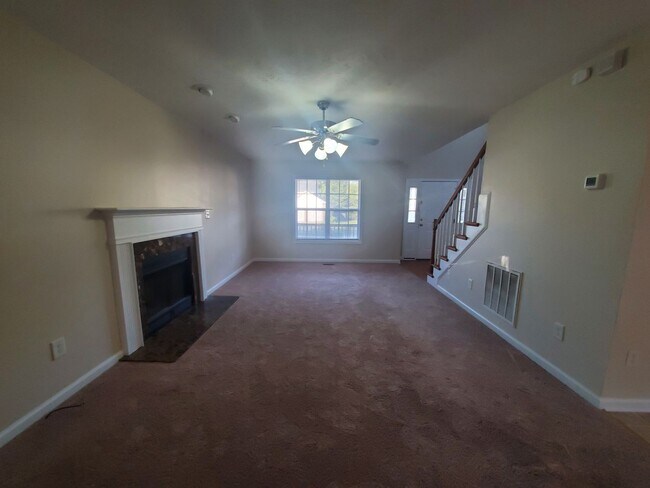 Building Photo - 213 Kristin Ave