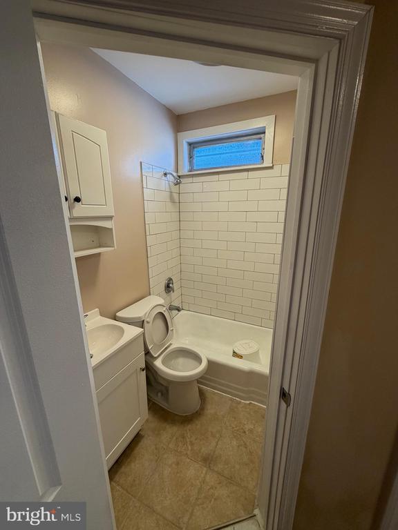 Building Photo - 3429 Tilton St