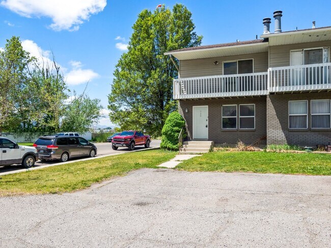 Building Photo - Cam-715 E 950 S Provo, UT 84606