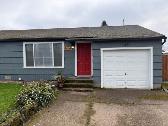 Building Photo - Updated 2 bedroom 1 bathroom house in Springfield!