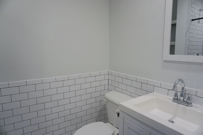 Building Photo - 552 E Liberty