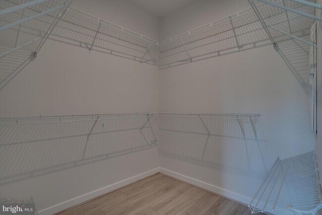 Building Photo - 5102 Oakmoore Dr