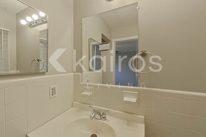 Building Photo - 1635 Jamaica St