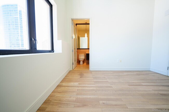 Building Photo - 25 Leroy Pl