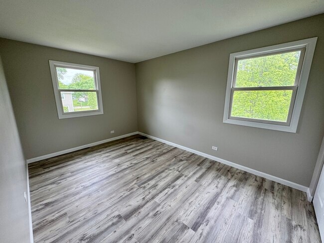 Building Photo - 1527 Windsor Ct