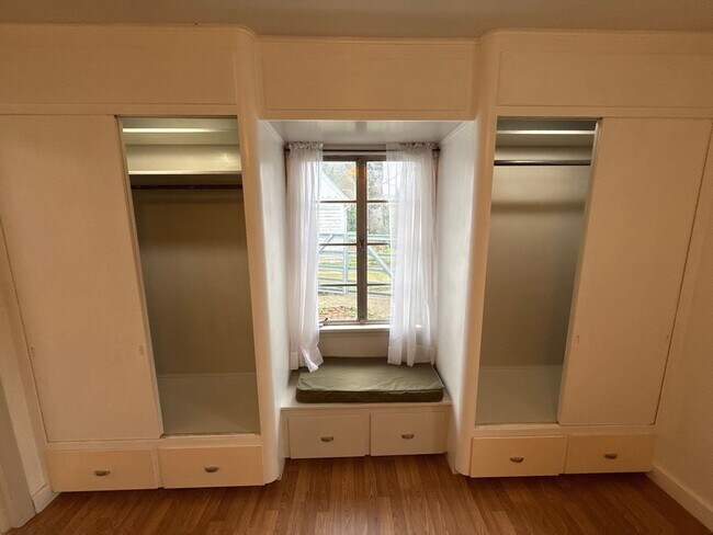 Building Photo - 1947 Marion St SE