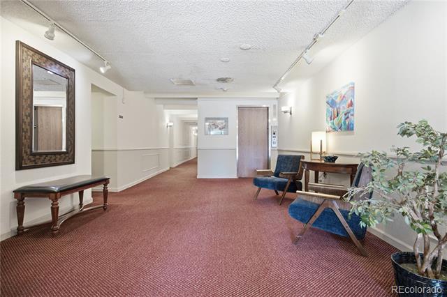 Building Photo - 675 S University Blvd