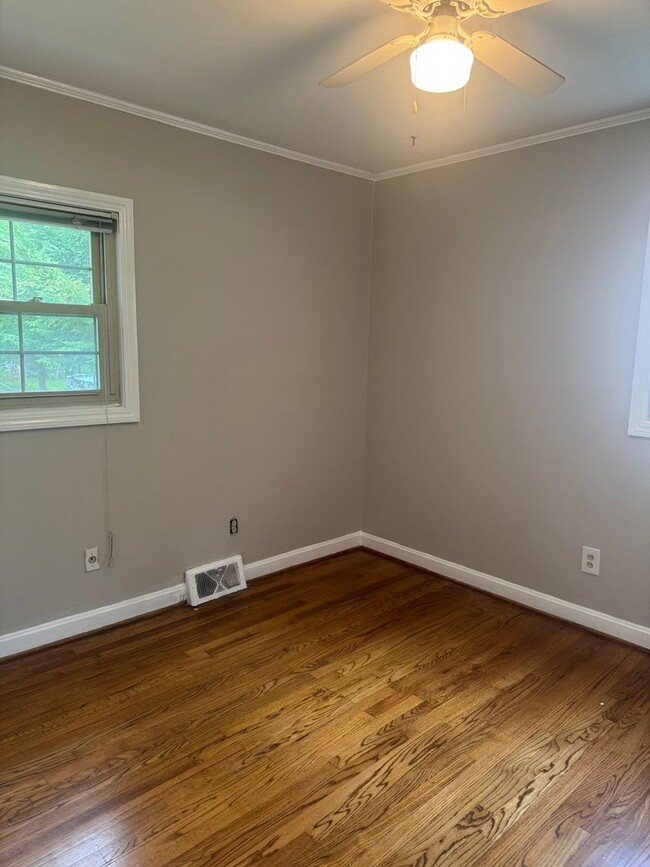 Building Photo - Updated 4 bedroom in Taylors