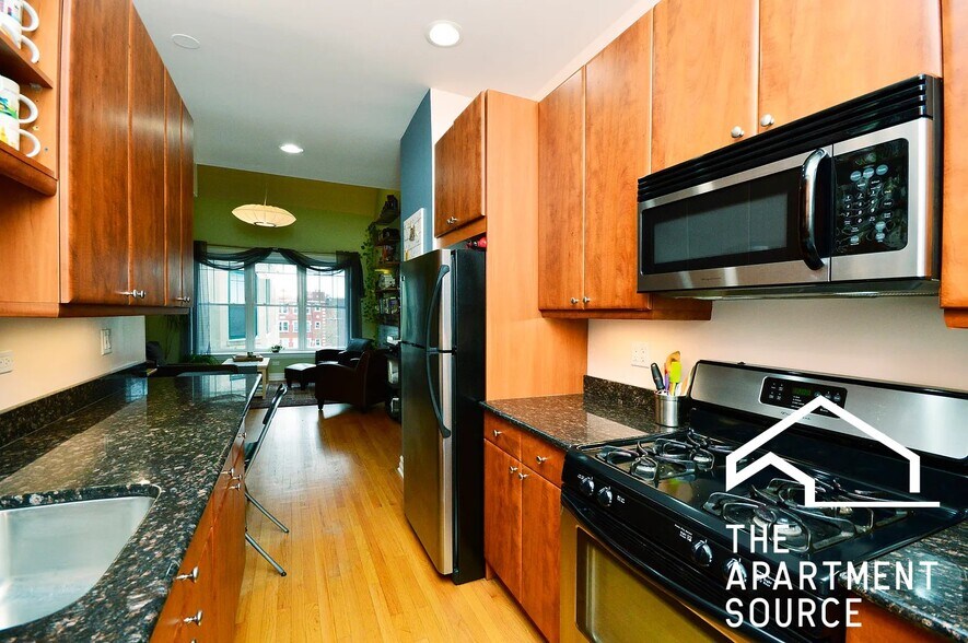 Building Photo - 1430 W Lunt Ave