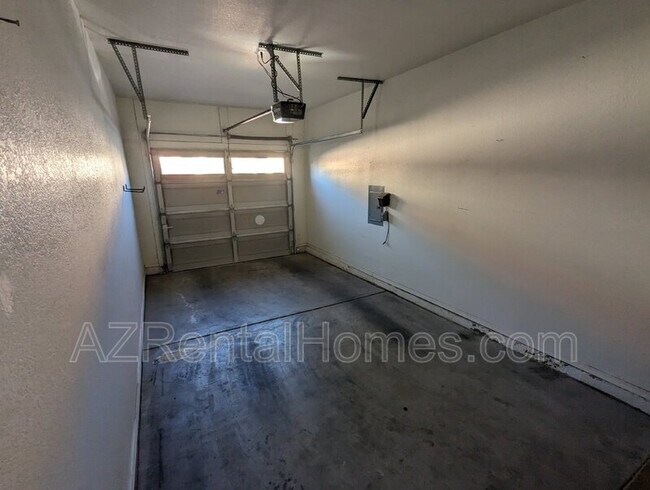 Building Photo - 10247 N 12th Pl