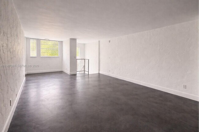 Building Photo - 1660 NE 135th St