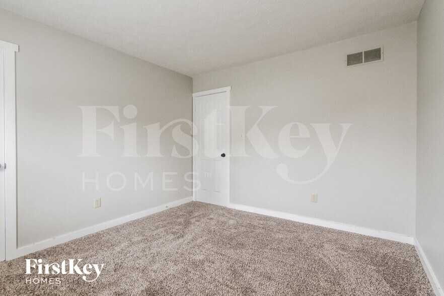 Building Photo - 525 Thornberry Dr