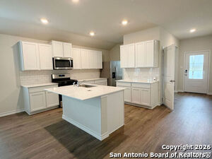 Building Photo - 607 fluted