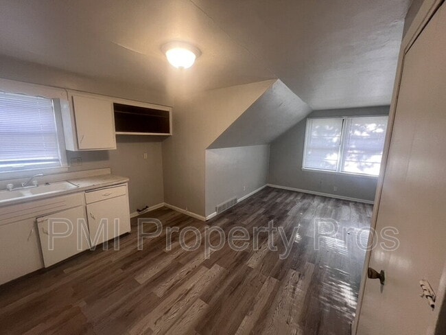 Building Photo - 4566 N 28th St