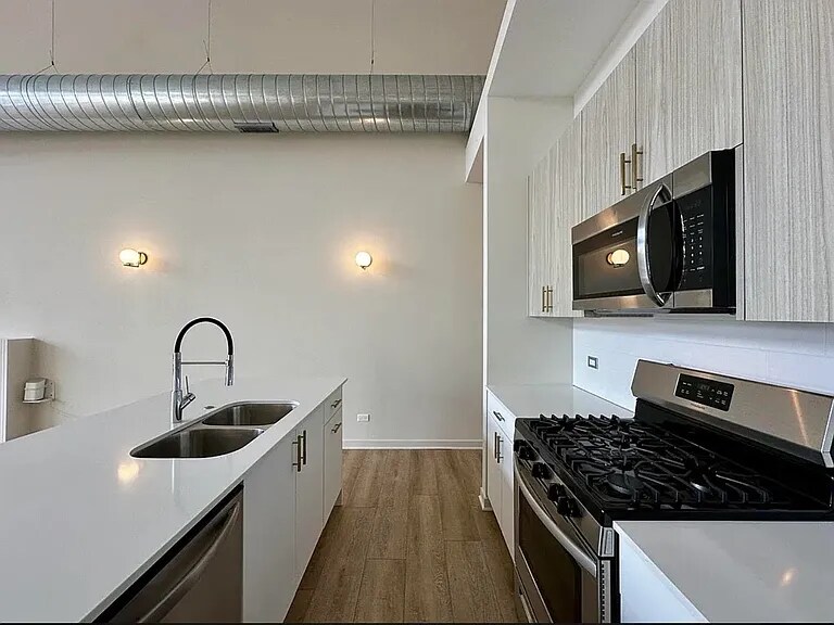 Building Photo - 3207 N Narragansett Ave