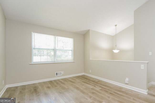 Building Photo - 2535 Kelly Lake Dr