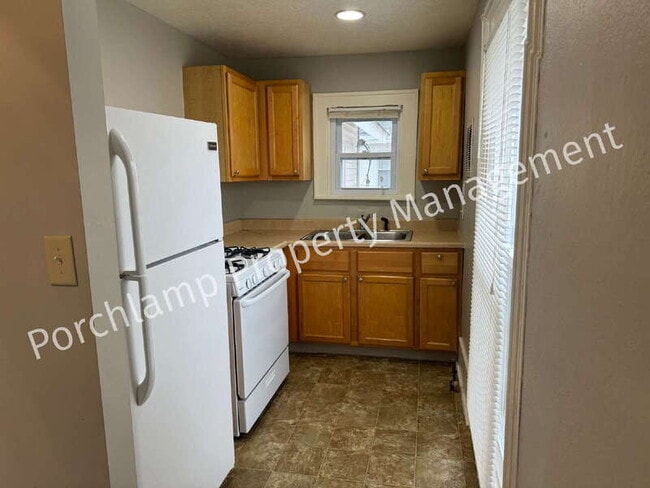 Building Photo - 547 Coit Ave NE