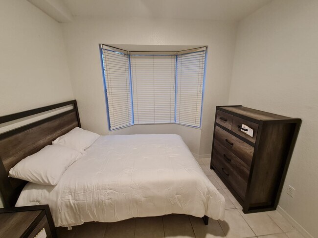 Building Photo - 705 SW 148th Ave
