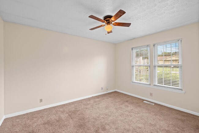 Building Photo - Three Bedroom Ranch in Franklin