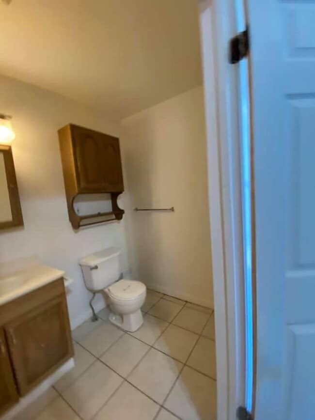 Building Photo - 2225 W Iowa St