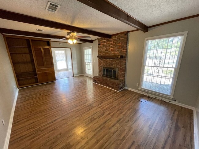 Building Photo - Ranch 3-Bedroom home !!