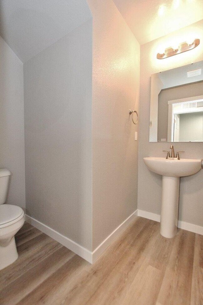 Building Photo - Immaculate & Spacious Home in West Meridian