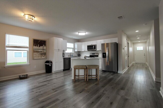 Building Photo - 5366 Highview Dr