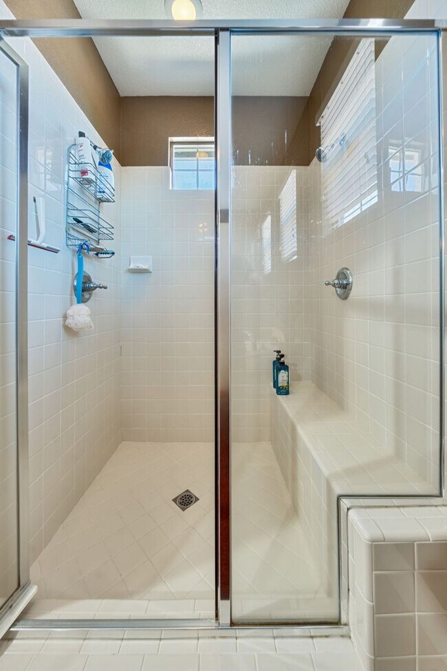 Building Photo - 9952 Spring View Way