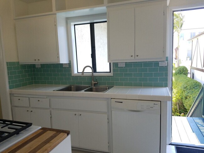 Building Photo - 412
