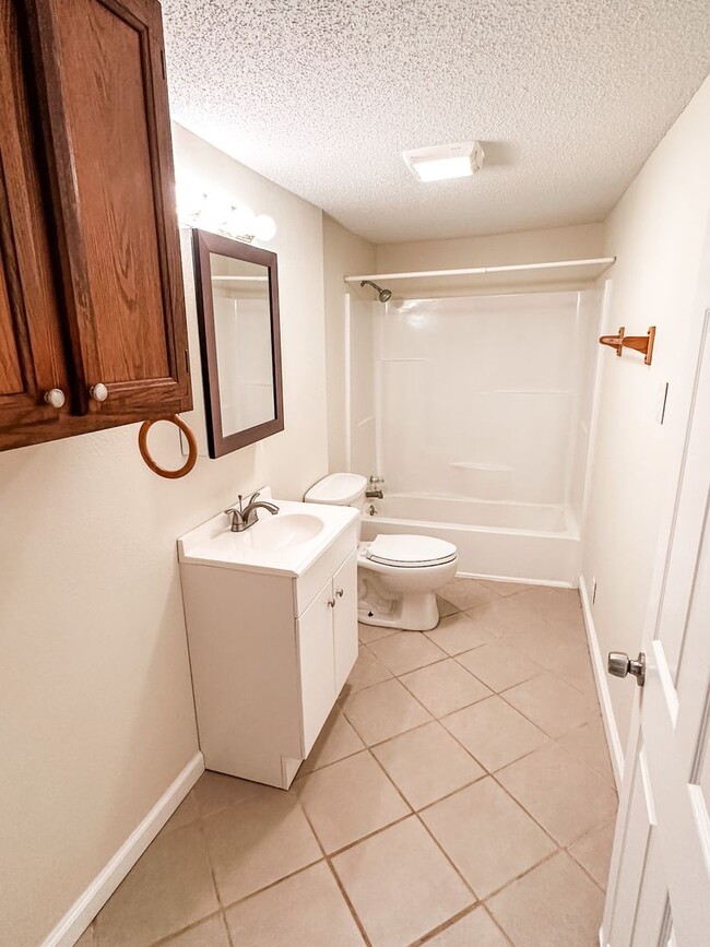 Building Photo - Nicely Updated 3BR/1BA Home!